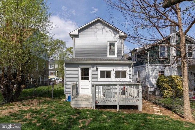 Photo - 31 W Southwerk St