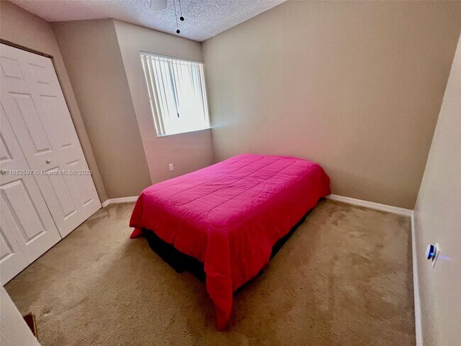 Building Photo - 2319 SE 24th Ave Unit 2319 Rental
