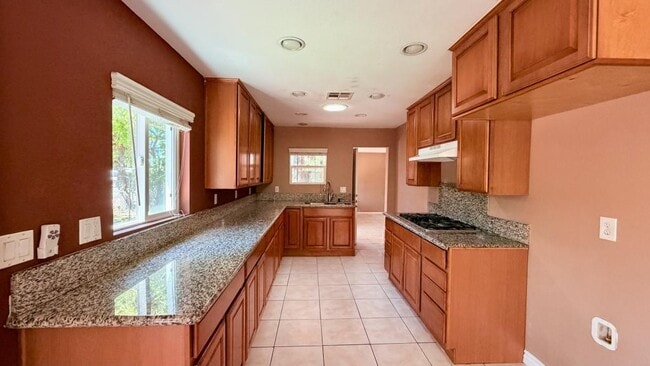 Building Photo - 370 Las Flores Dr