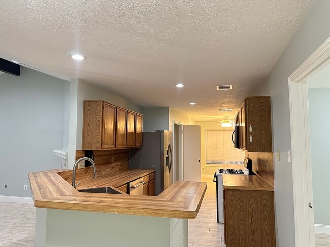 Kitchen - 11106 Fall Breeze Dr