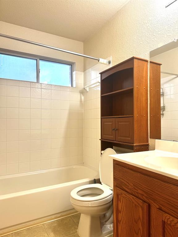 Photo - 1712 Darjeeling Dr