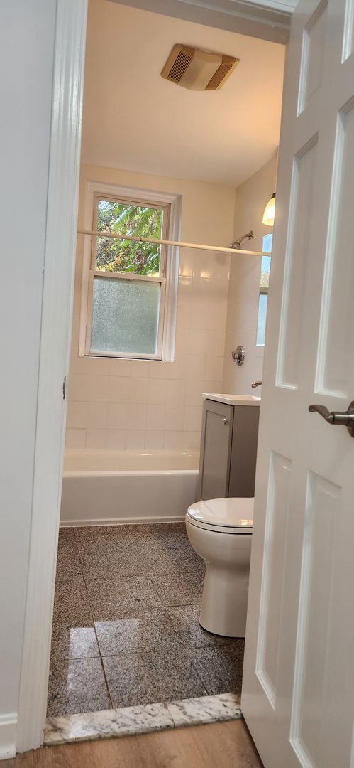 Photo - Great 1 Bed Close to The Green Line Available 1/1/26