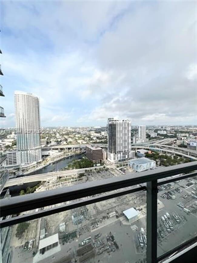 Photo - 92 SW 3rd St Unidad 92 SW 3 St  3606