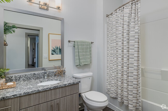 4BR, 4BA - 1,440SF - Bathroom - Paloma West Midtown
