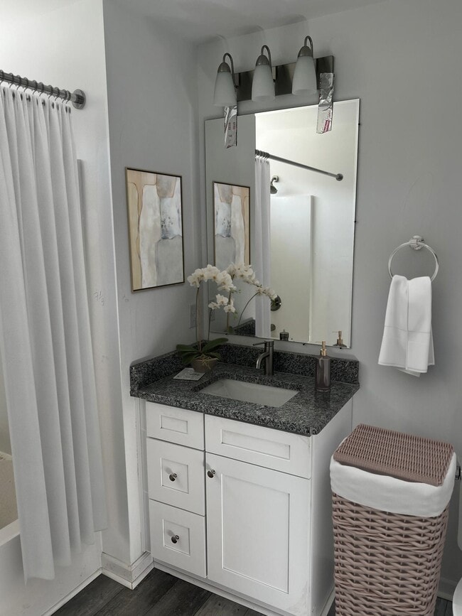 Photo - Colonial Gardens Apartments