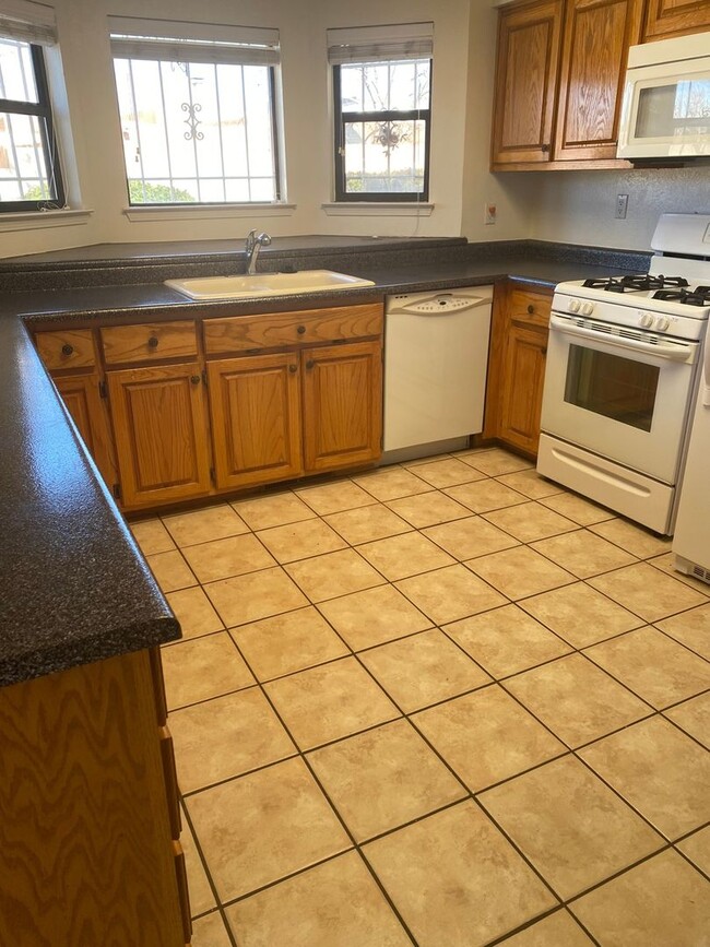 Building Photo - 5919 Cubero Dr NE Rental