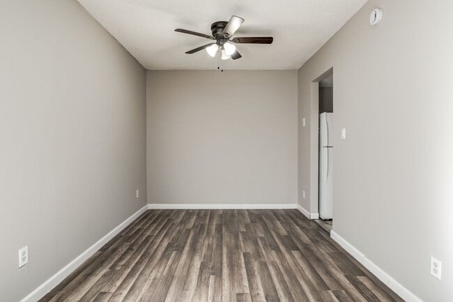 Photo - Freshly Painted & Spacious 1 and 2-Bedrooms – Oakwood Gardens
