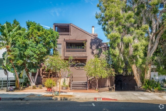 Building Photo - 906 N Kings Rd Unit #1 Rental