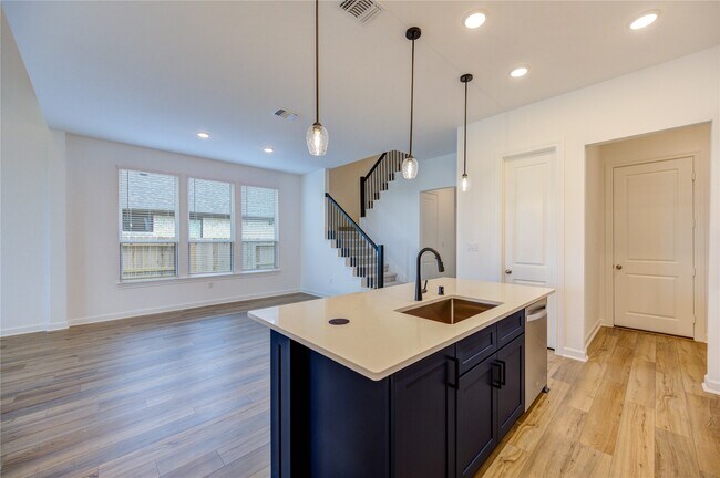 Photo - 25326 Loch Doon Dr