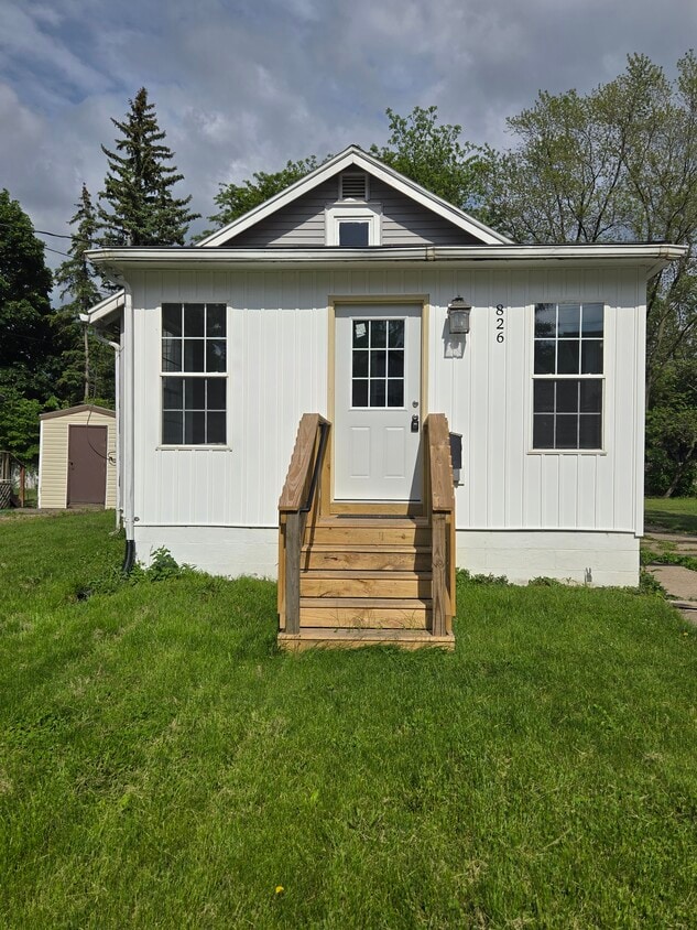 Front of home - 826 Clayton St (Lansing, MI)