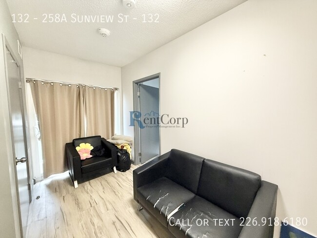 Photo - 258A-258A Sunview St