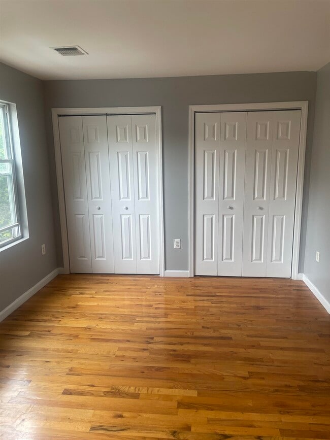 Photo - 193 Hutton St