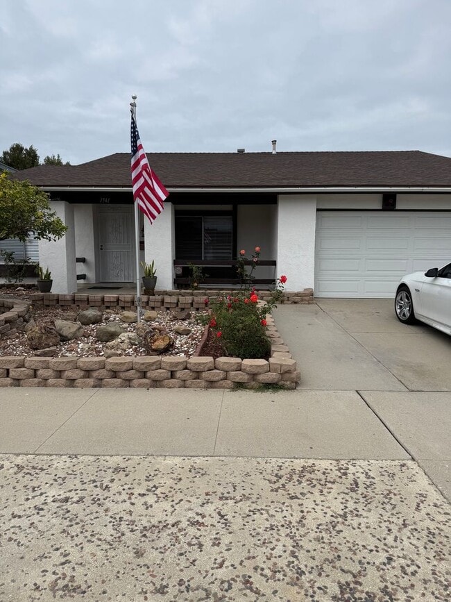 Building Photo - Single Family Home in North Oxnard