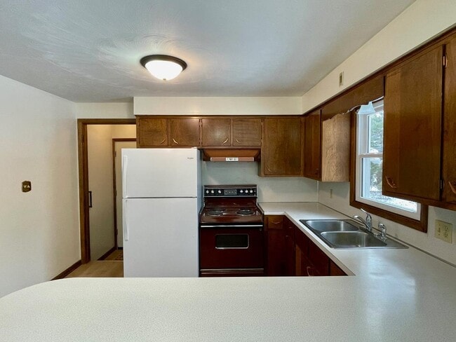 Photo - 9841 Smithdale Ave NE