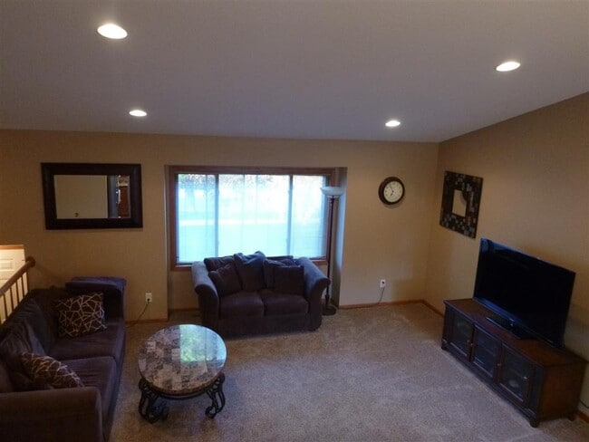 Photo - 4Bdrm-3bath Split NW Rochester