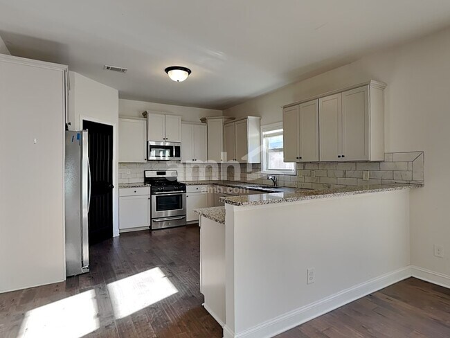 Photo - 2565 Dolostone Way