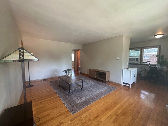 Photo - 913 High St Unit #4