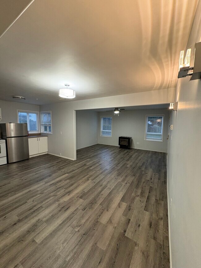 Photo - 9687 Windsor St