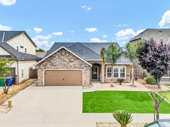 Photo - Charming 3 bedroom 2 bathroom home located in Hanford