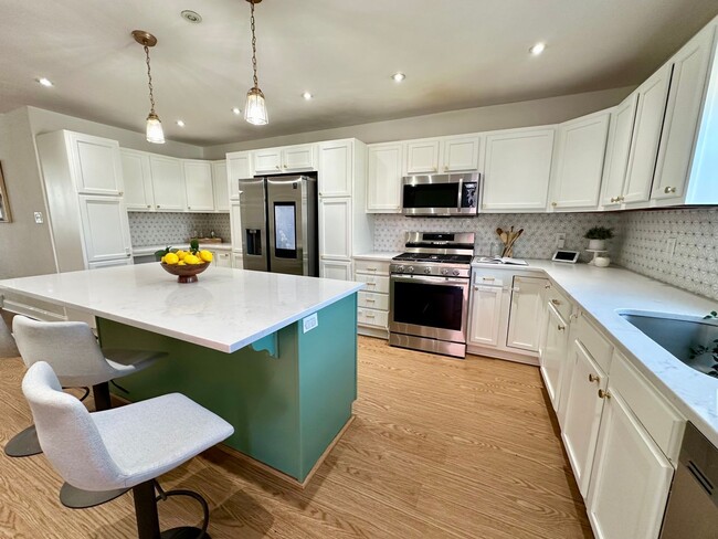 Photo - 715 N Beatty St