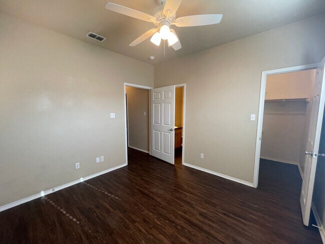 Photo - 105-107 Sunburst Court Unidad 105