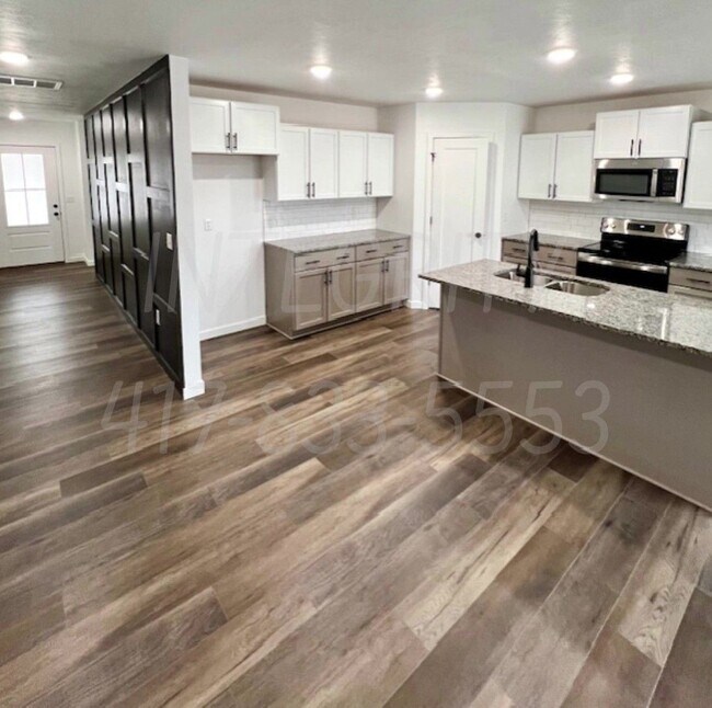 Photo - 800 Hoffman Hills Blvd