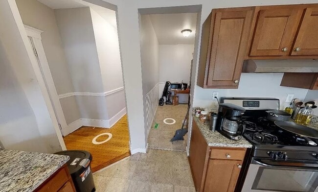 Building Photo - 10 Pleasant St Unit 3 Rental
