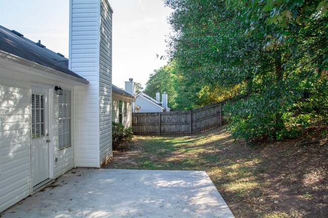 Photo - BEAUTIFUL 3 BEDROOM / 2 BATH HOME WITH PRIVACY FENCE!