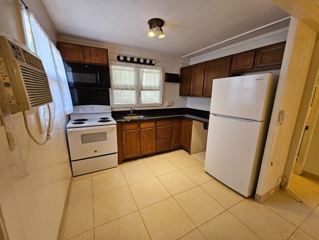 Building Photo - Studio apartment Unit 2