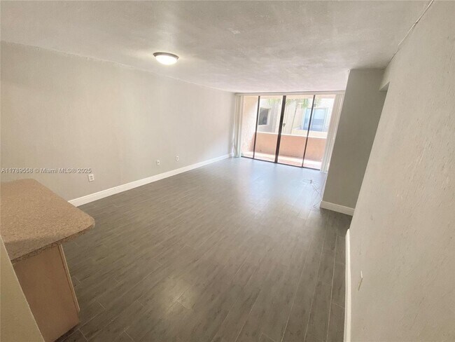 Building Photo - 10400 SW 108th Ave Unit A315-A315 Rental