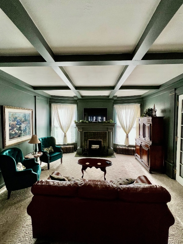 Building Photo - 701 N Lincoln St