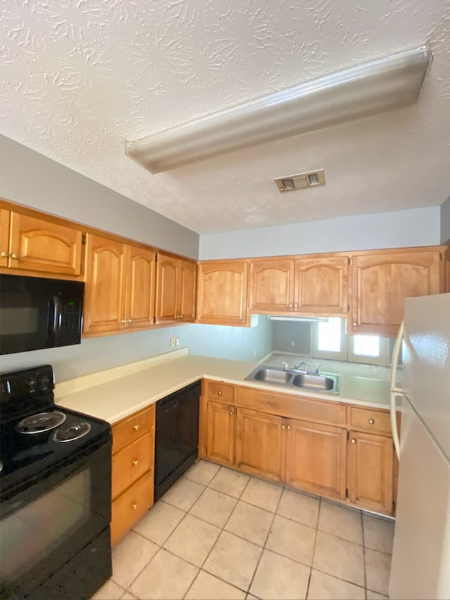 Photo - Northpointe Duplex Available for May!