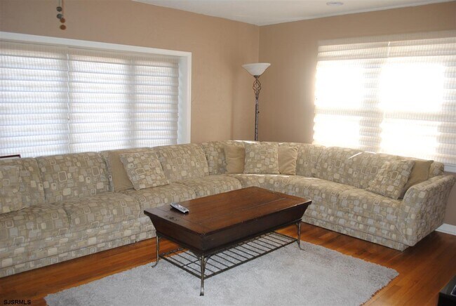 Photo - 110 N Gladstone Ave