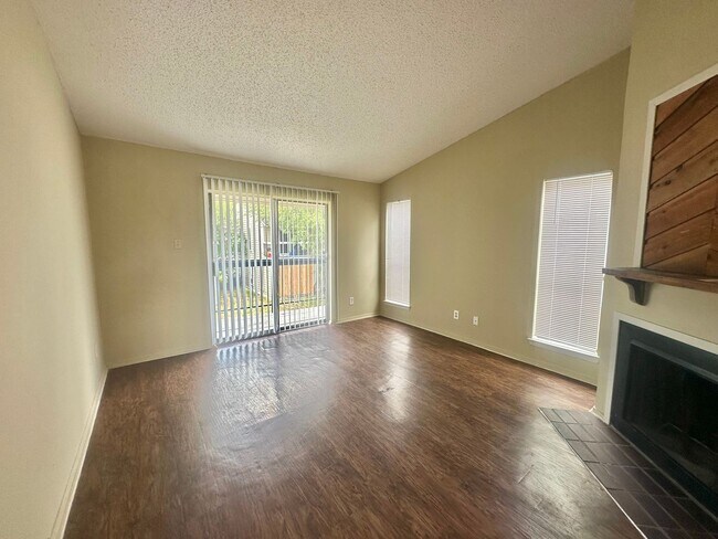 Photo - 1910 West Loop Unit A