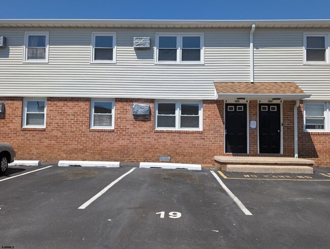 Building Photo - 1919 N Missouri Ave Unit B
