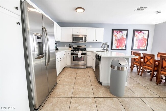 Building Photo - 3833 Via Lucia Dr