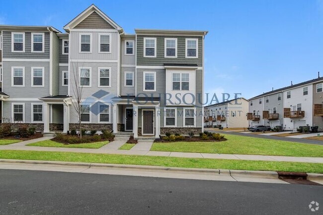 Building Photo - End Unit Town Home | 2nd Floor Back Deck |...