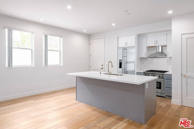 Photo - 3726 Kelton Ave