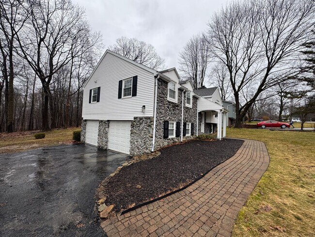 Photo - Beautiful Modern Home on the Plateau
