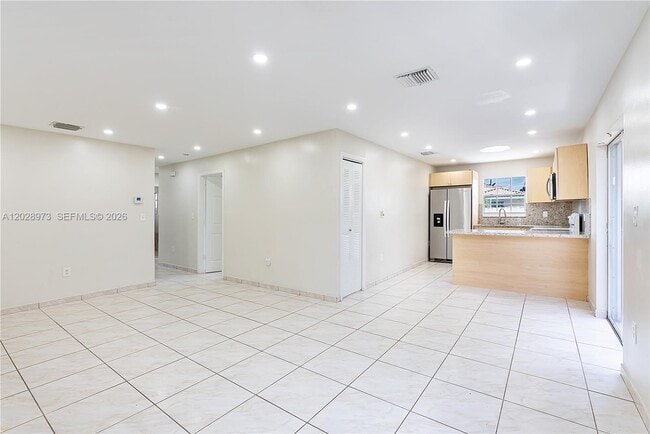 Building Photo - 1214 NW 34th Ave Unit 1214