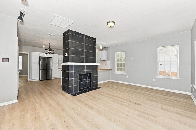 Photo - 823 Havendon Cir