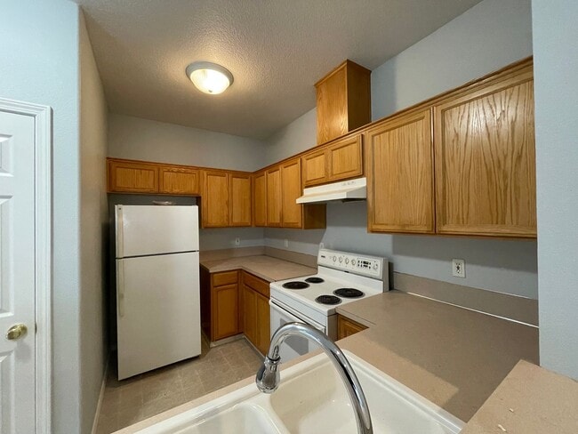 Photo - Charming 3 Bd, 2.5 Ba Pet-Friendly Home in Hillsboro ~ Washer & Dryer Included, Single-Car Garage...