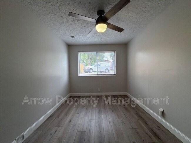 Photo - 1215 E St