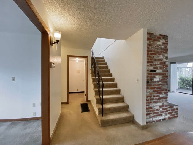 Photo - Amazing Value! Spacious 3 bedroom Jantzen Beach condo