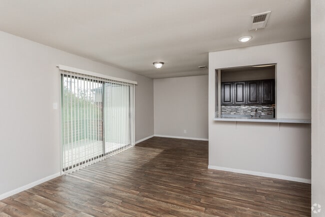 2BR, 2BA - 977SF Dining Room
