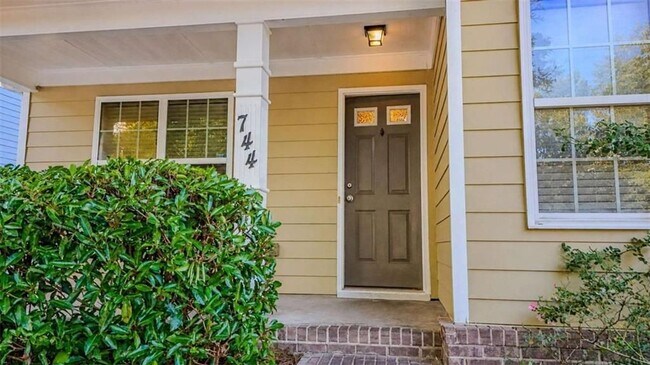 Photo - 744 W Vincent Dr