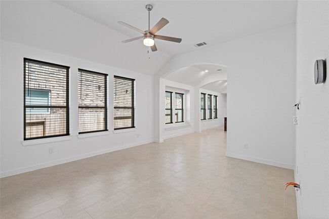 Photo - 1052 Shl Crk Trl