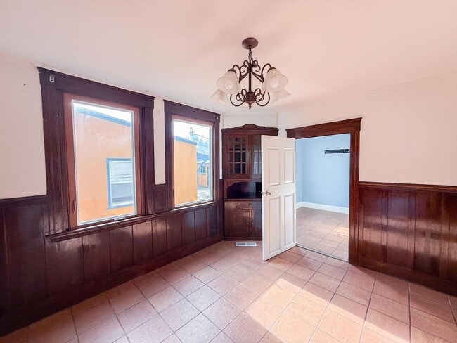 Photo - 4 bed 3 bath Single-family Home in Glenview/Lower Diamond area of Oakland