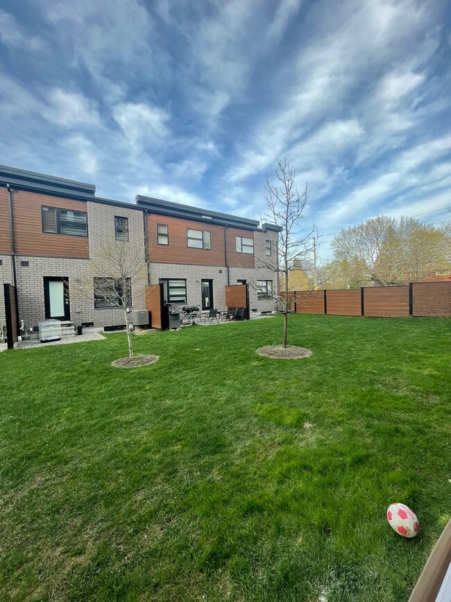 Building Photo - 60 Arkell Rd Unit #26 60 Arkell Rd