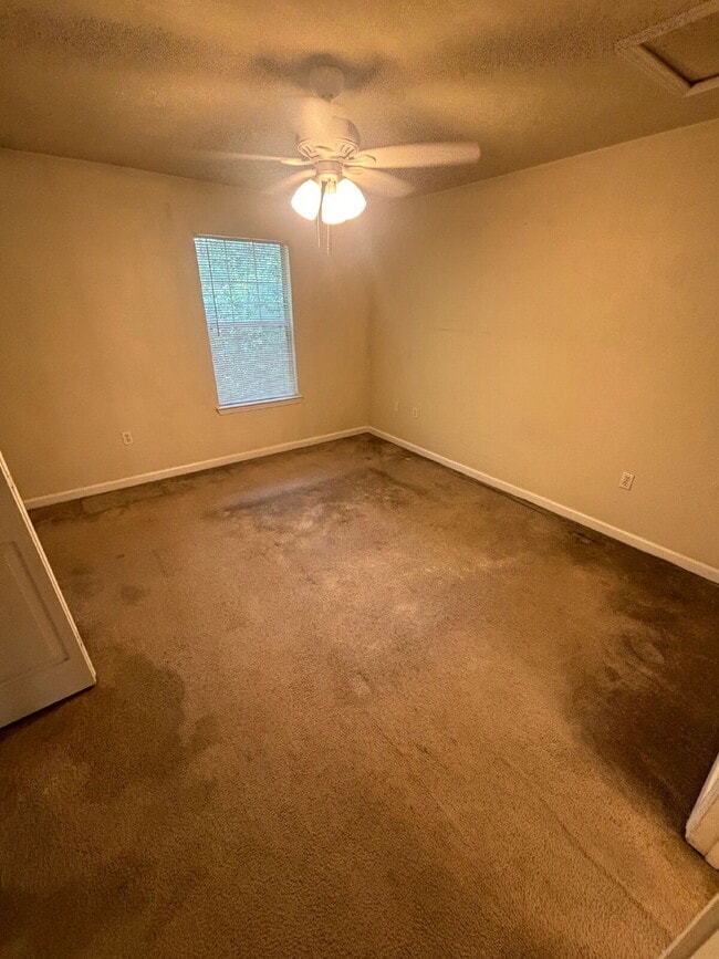 Photo - Awesome 3x3 Townhouse with Private Driveway!